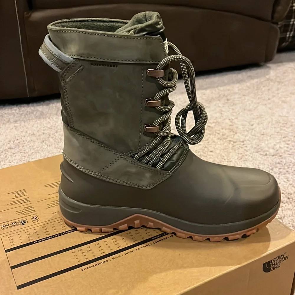The North Face Yukiona Mid Winter snow Boots tarmac green new Women’s Size 6.5